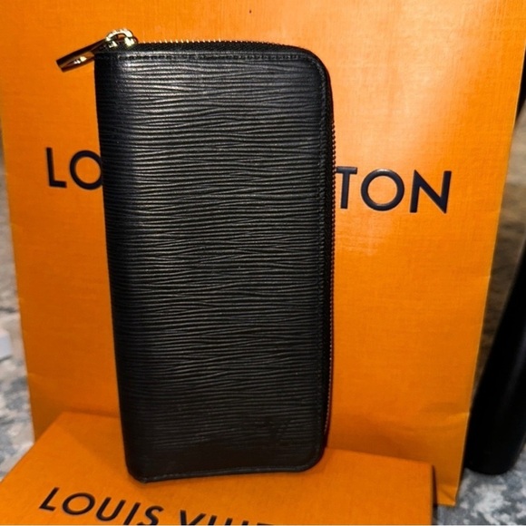 LOUIS VUITTON Black Epi Zippy Wallet Vertical - Picture 5 of 7